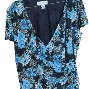 Sag Harbor blue and black Floral surplice top. Sz L